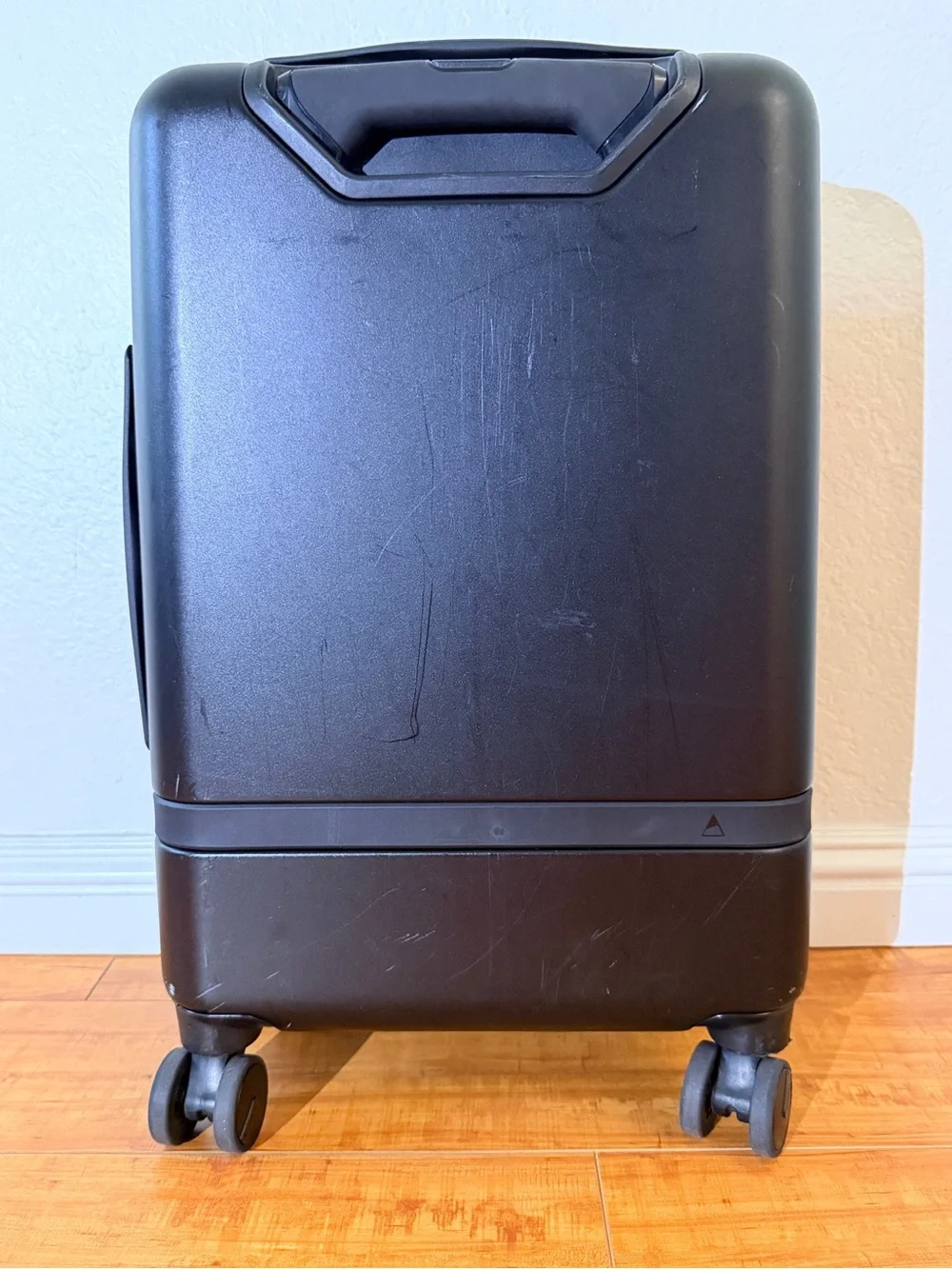 Nomatic Carry-On Classic